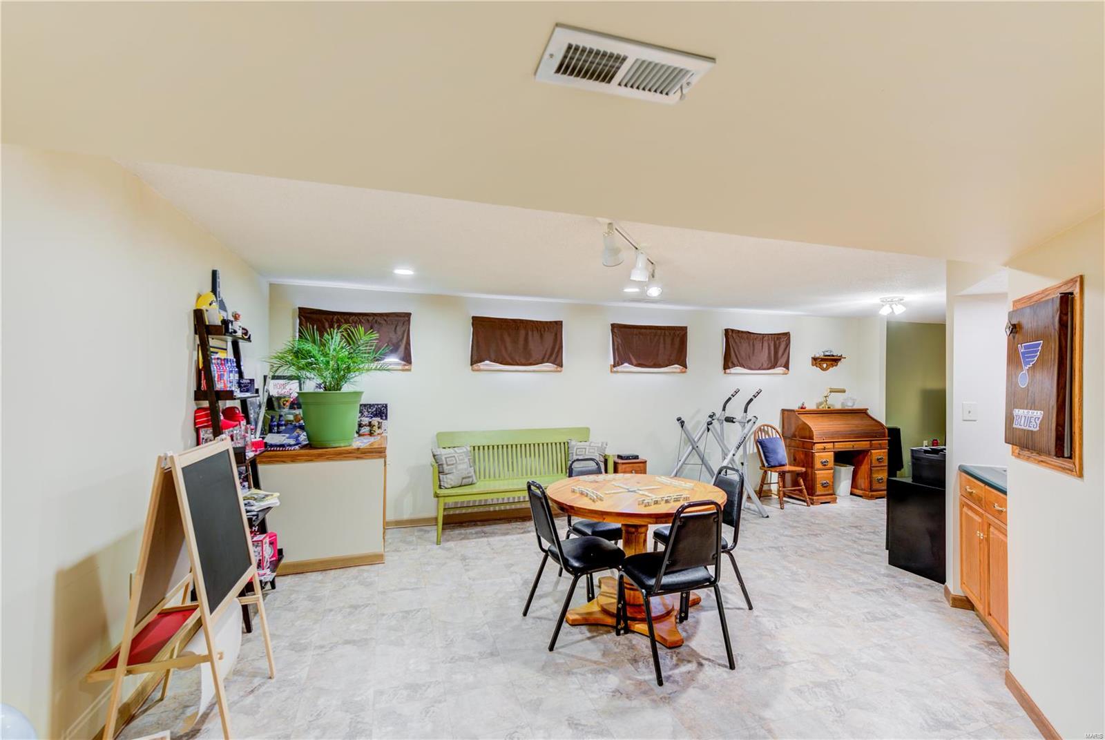 Shelley Manor 02 - Residential