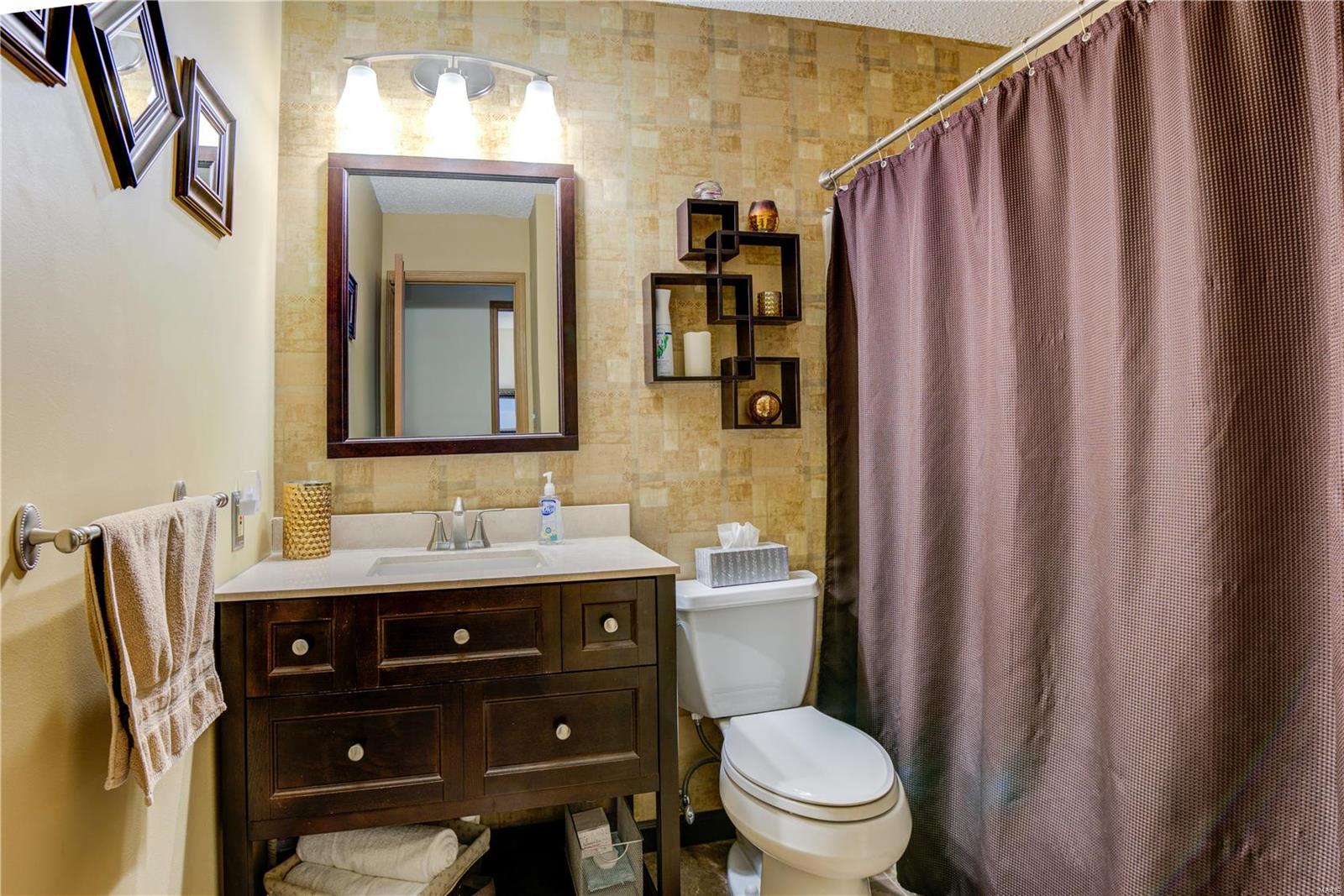 Shelley Manor 02 - Residential