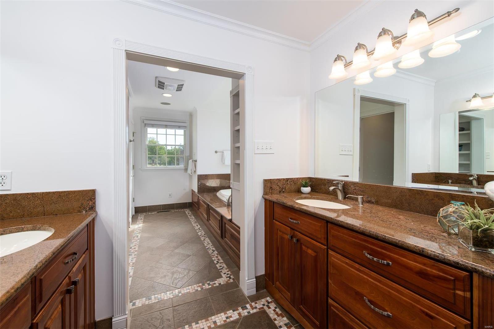 Ladue Estates - Residential