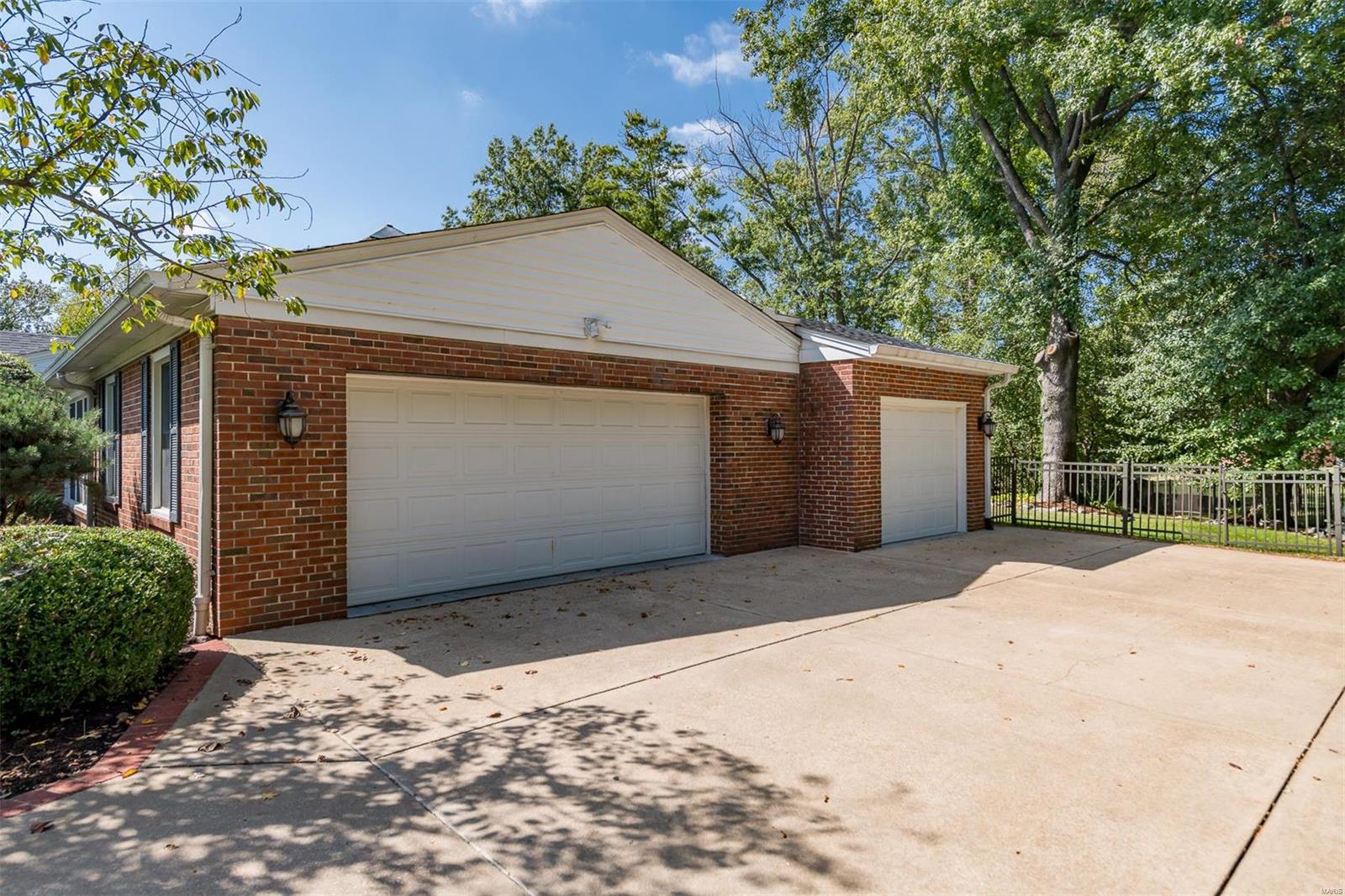 Ladue Estates - Residential