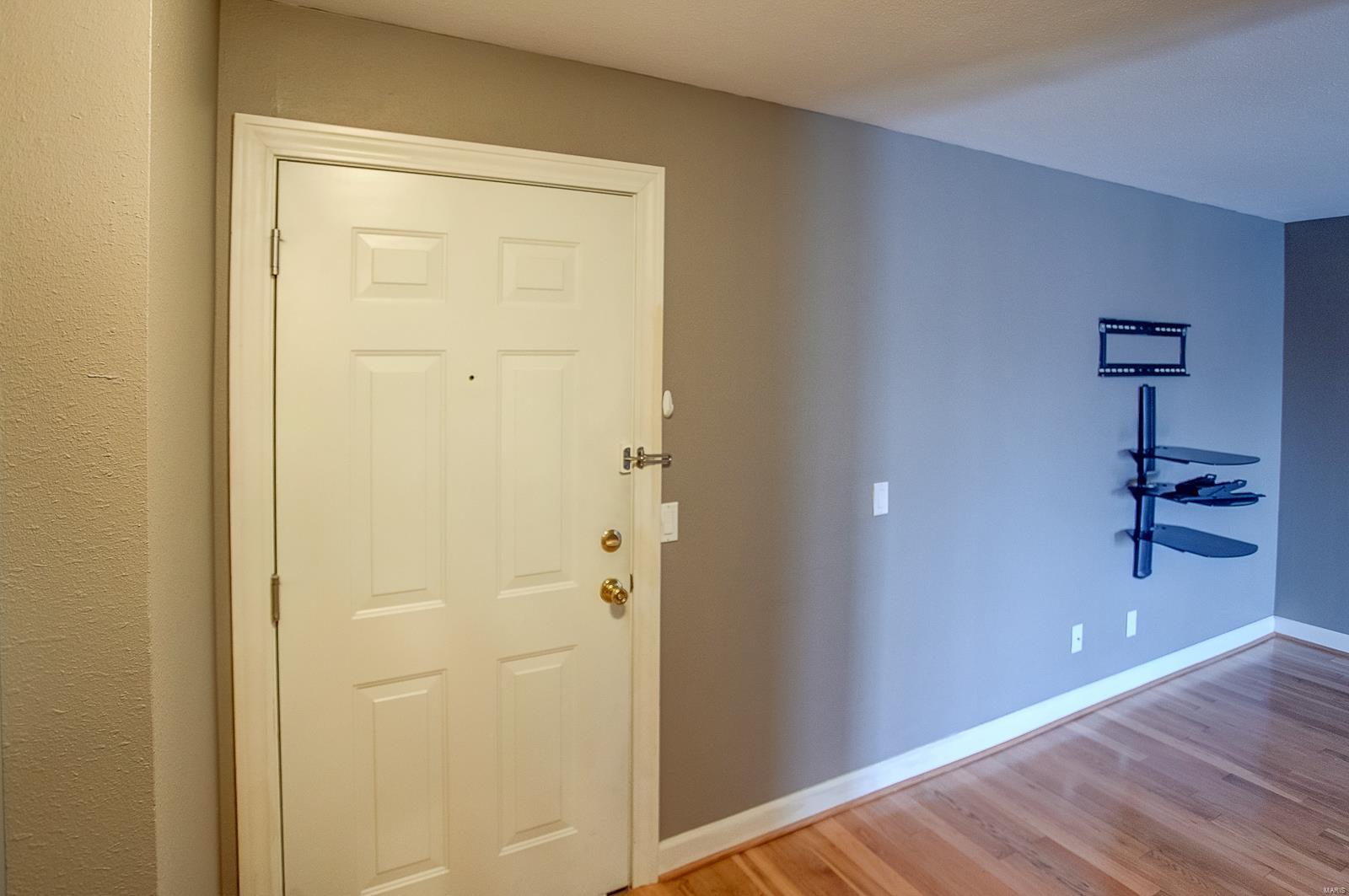 Pershing Ave Condo - Residential