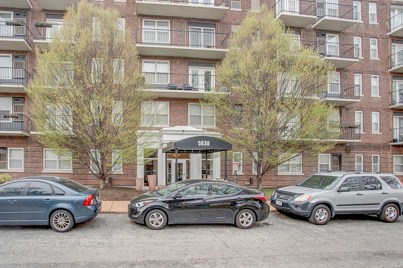Pershing Ave Condo - Residential