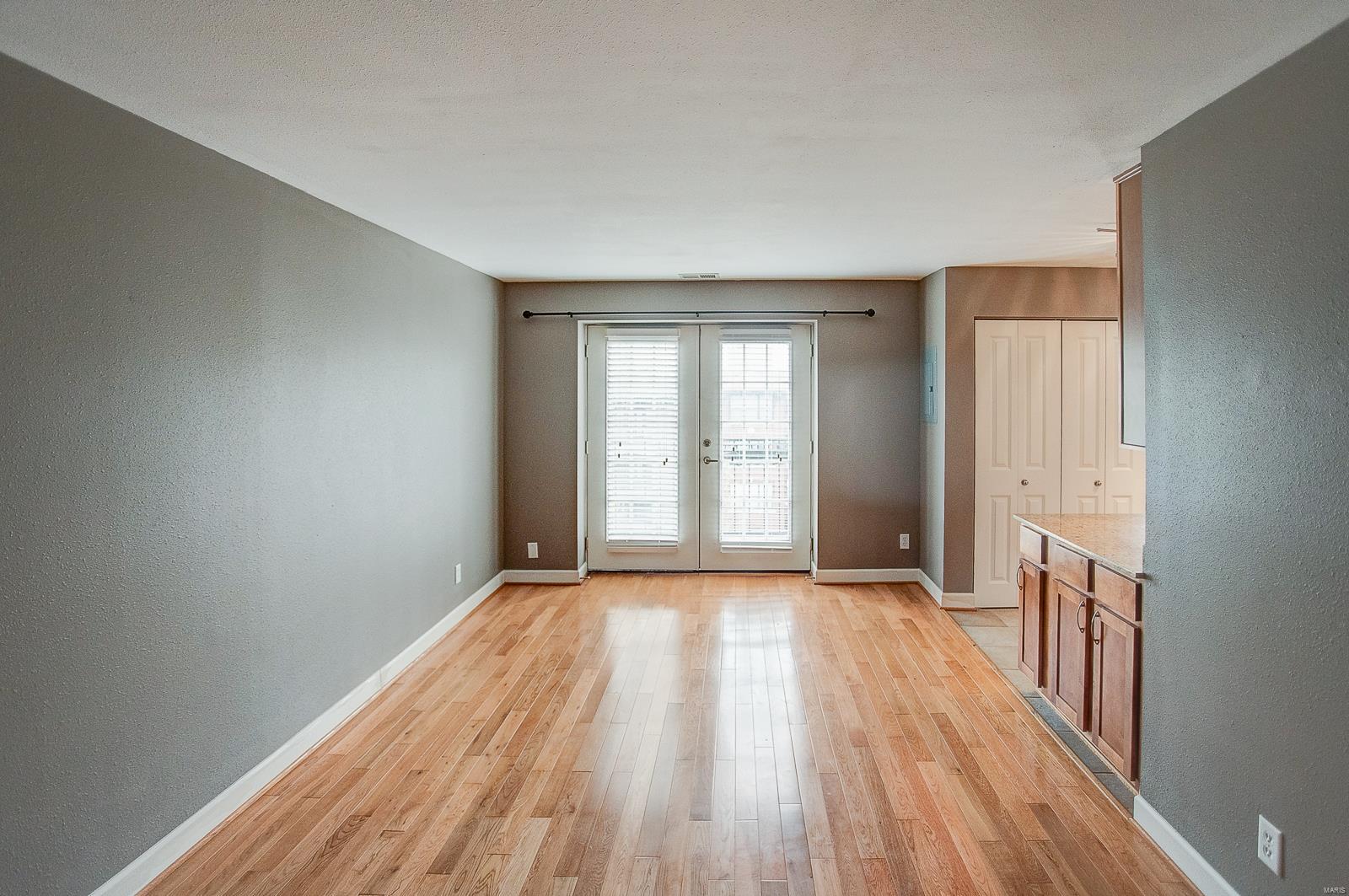 Pershing Ave Condo - Residential