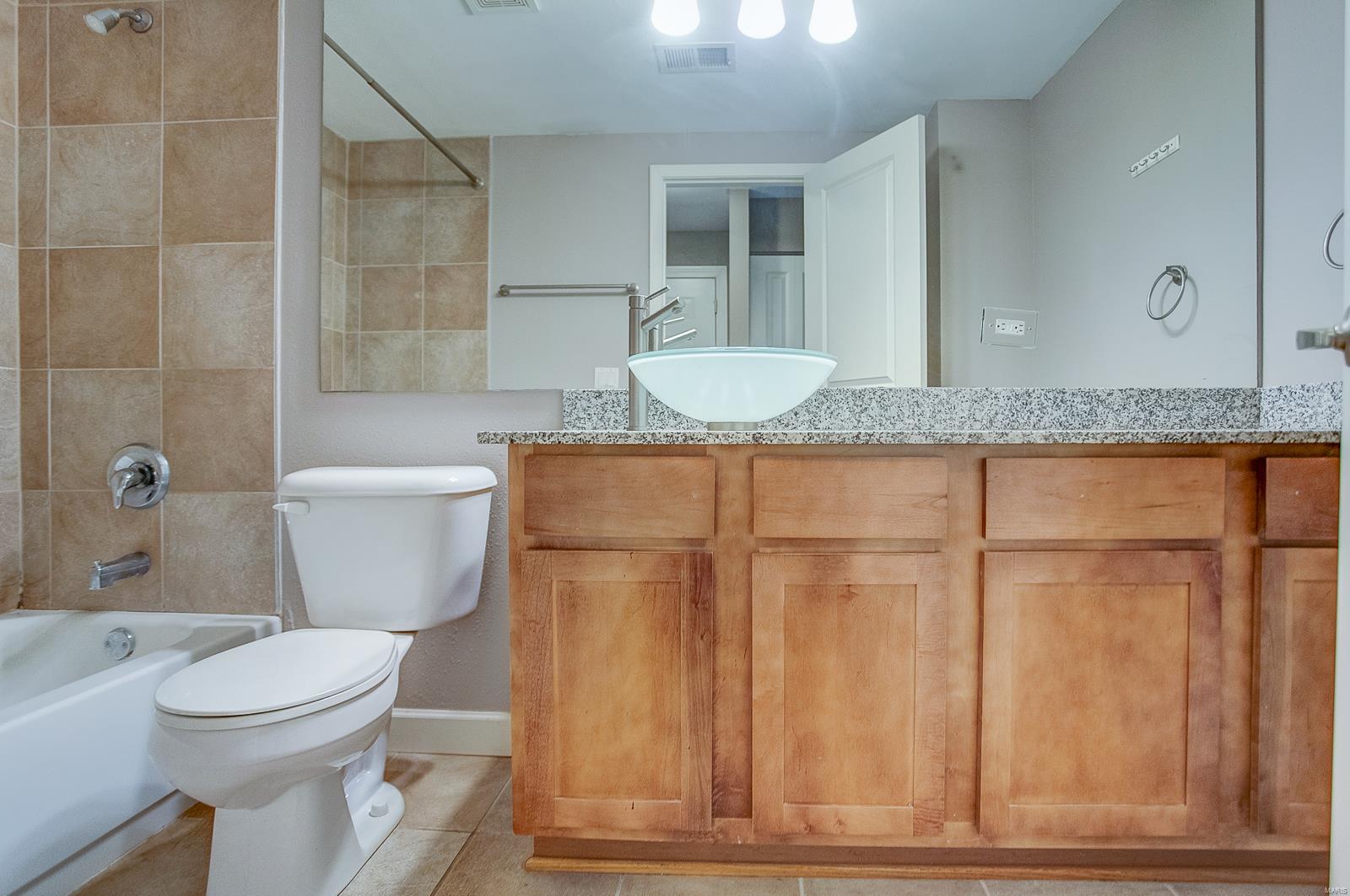 Pershing Ave Condo - Residential