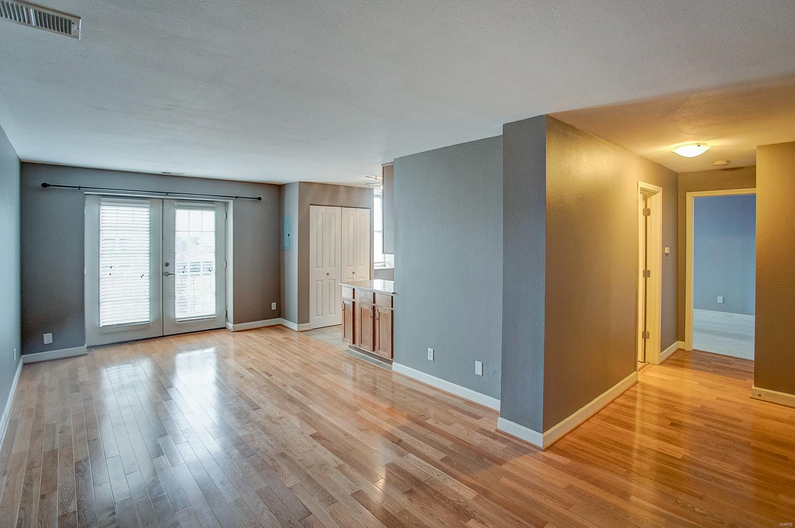 Pershing Ave Condo - Residential