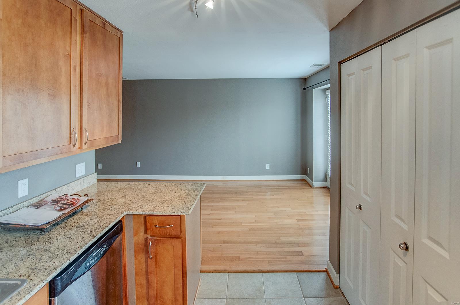 Pershing Ave Condo - Residential