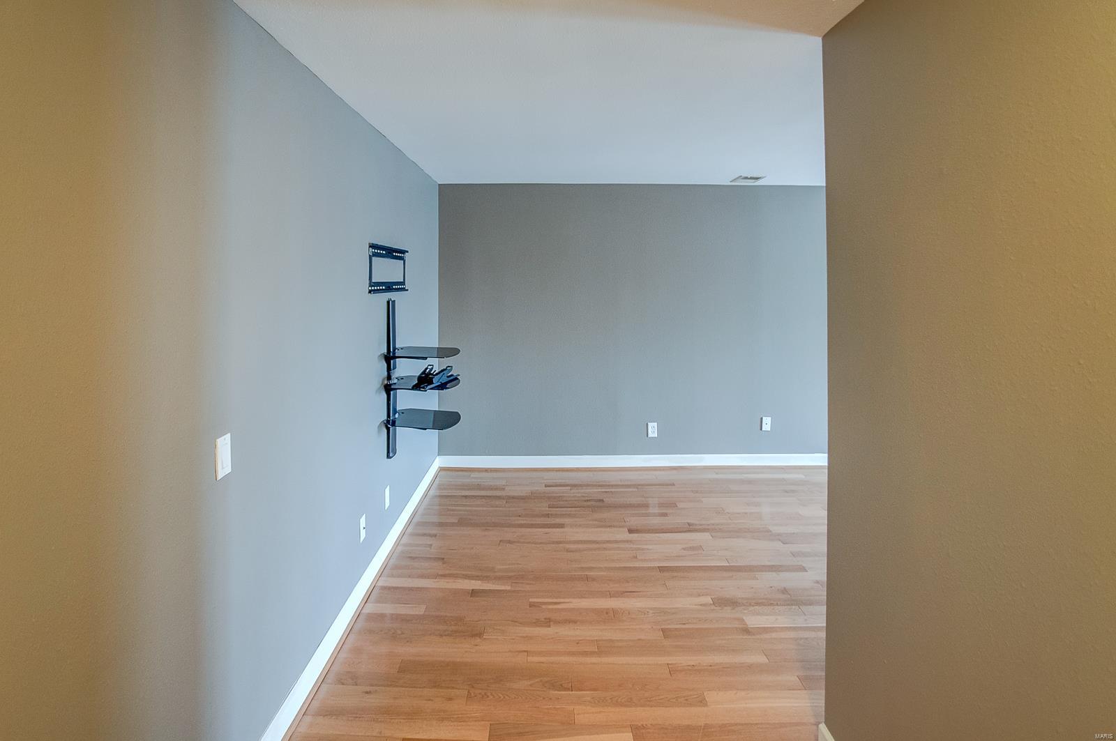 Pershing Ave Condo - Residential