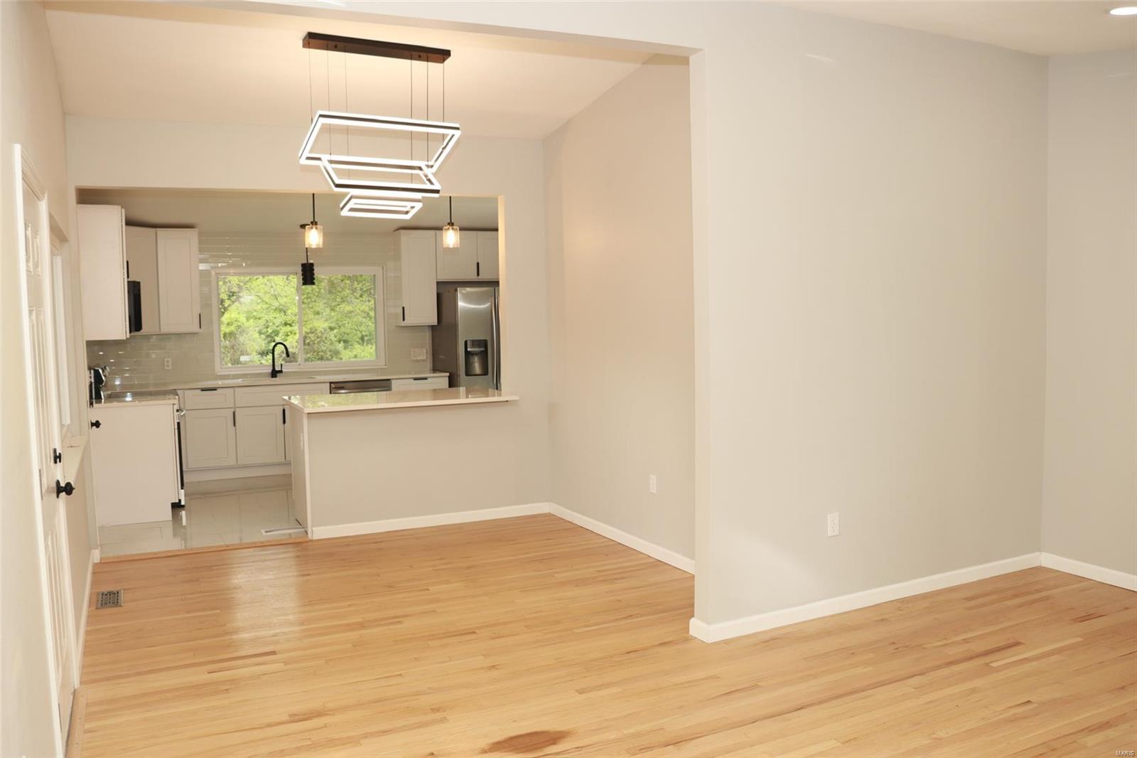 Florissant, Missouri 63033, United States, 3 Bedrooms Bedrooms, ,2 BathroomsBathrooms,Residential,Pending,123915