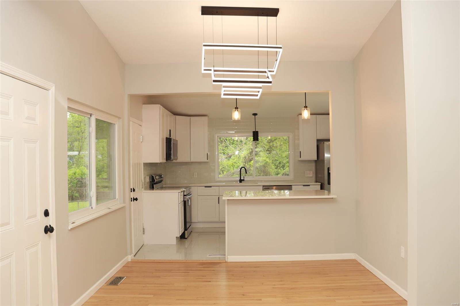 Florissant, Missouri 63033, United States, 3 Bedrooms Bedrooms, ,2 BathroomsBathrooms,Residential,Pending,123915