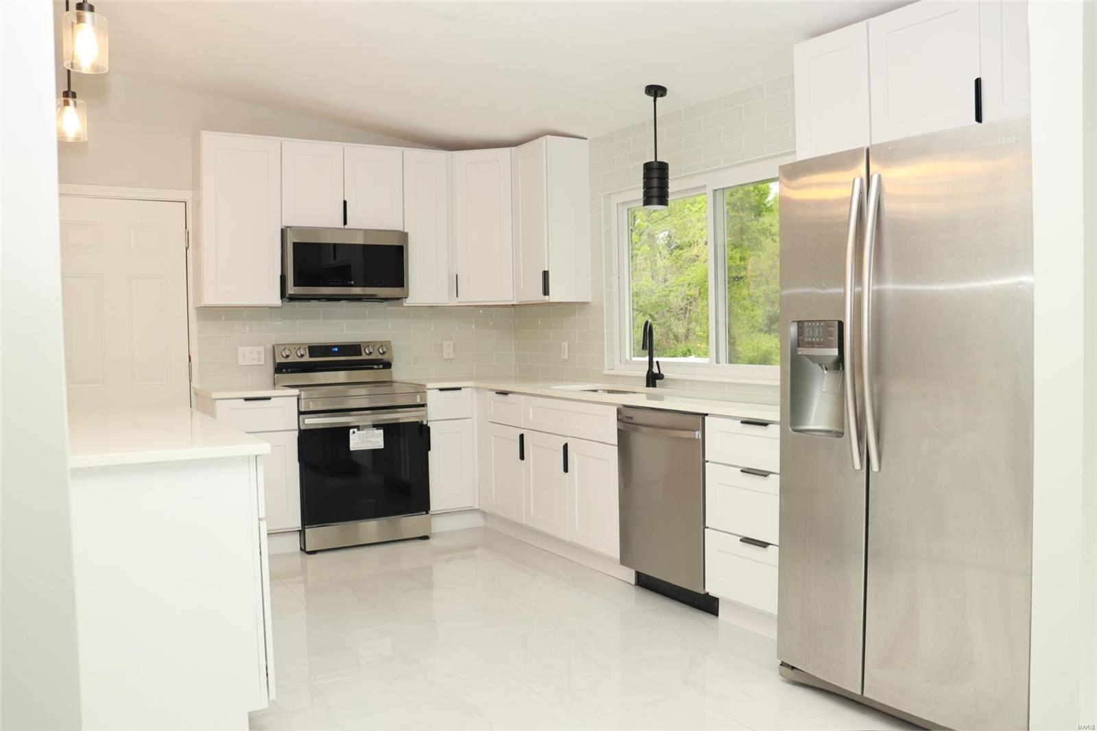 Florissant, Missouri 63033, United States, 3 Bedrooms Bedrooms, ,2 BathroomsBathrooms,Residential,Pending,123915