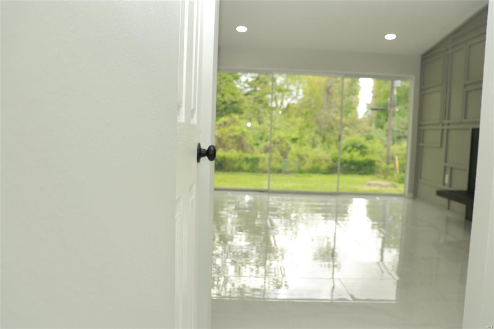 Florissant, Missouri 63033, United States, 3 Bedrooms Bedrooms, ,2 BathroomsBathrooms,Residential,Pending,123915