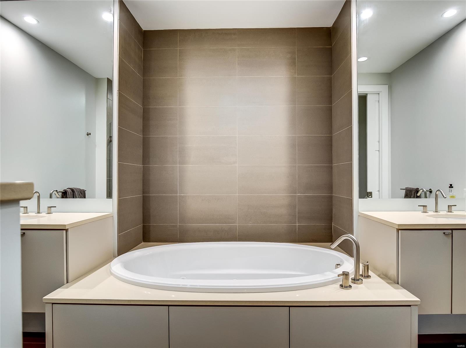 Crescent Condo - Residential