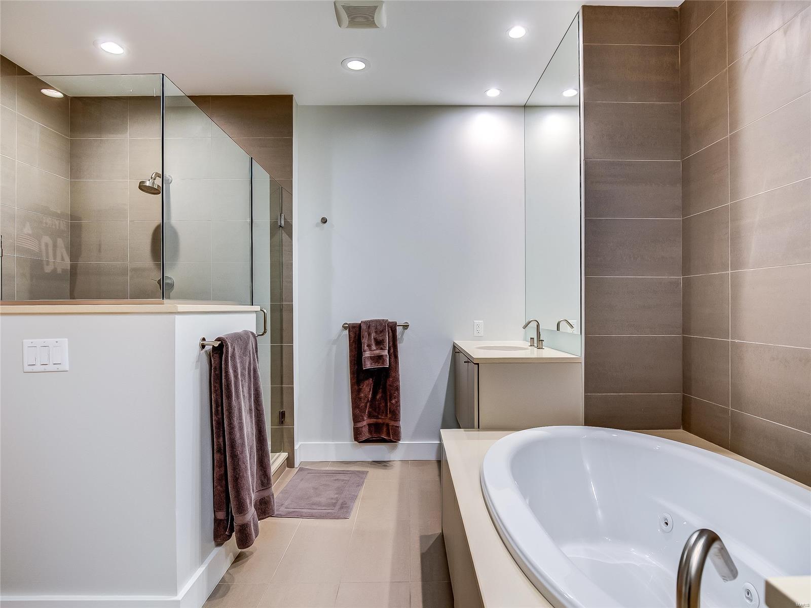 Crescent Condo - Residential