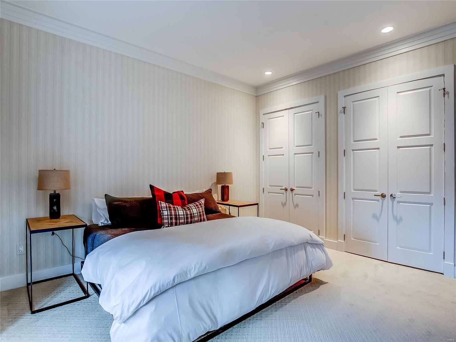 Crescent Condo - Residential