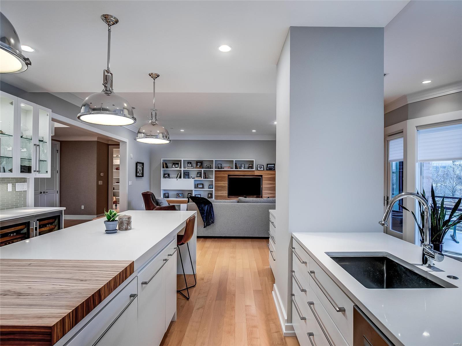 Crescent Condo - Residential