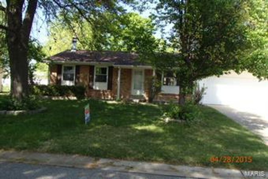 This is a Fannie Mae HomePath property.  Fannie Mae only considers offers from owner occupants & public entities during the First Look marketing period. Ranch style home with an attached 2 car garage.  This home features a living room, eat-in kitchen, 3 bedrooms 1 and a half bathrooms on the main floor.  The lower level has a large family room with a fireplace and two bonus rooms. SpecialListingConditions: Foreclosure