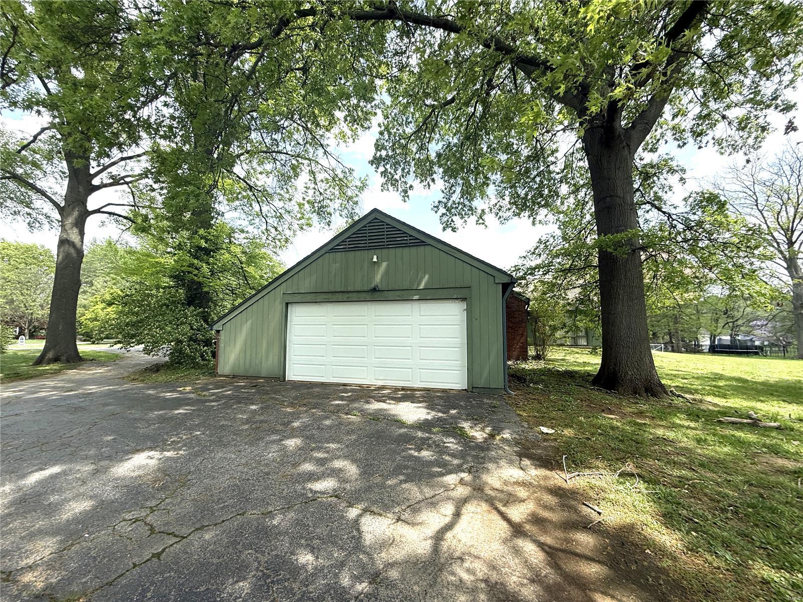 16 Clayton Hills Lane