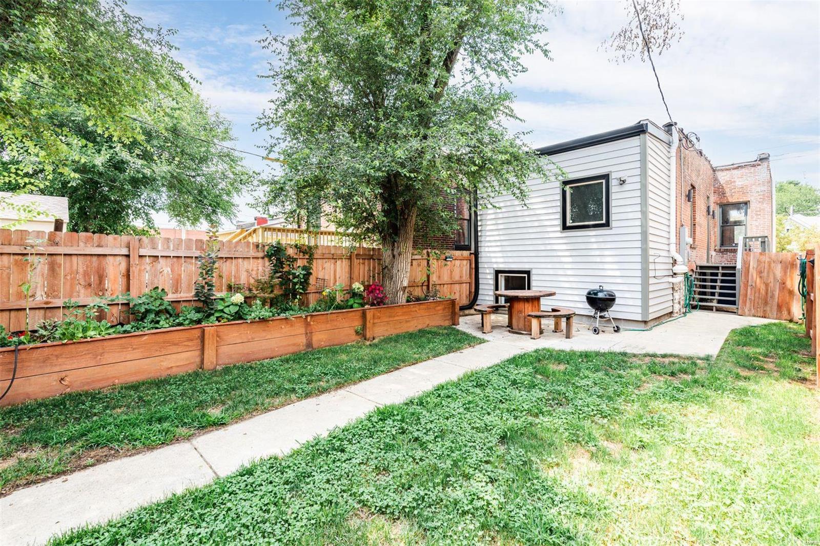 Laclede Race Course Sub - Residential