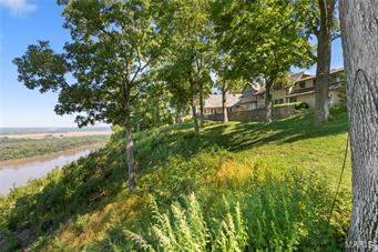 Bluffs Of St Albans - Residential