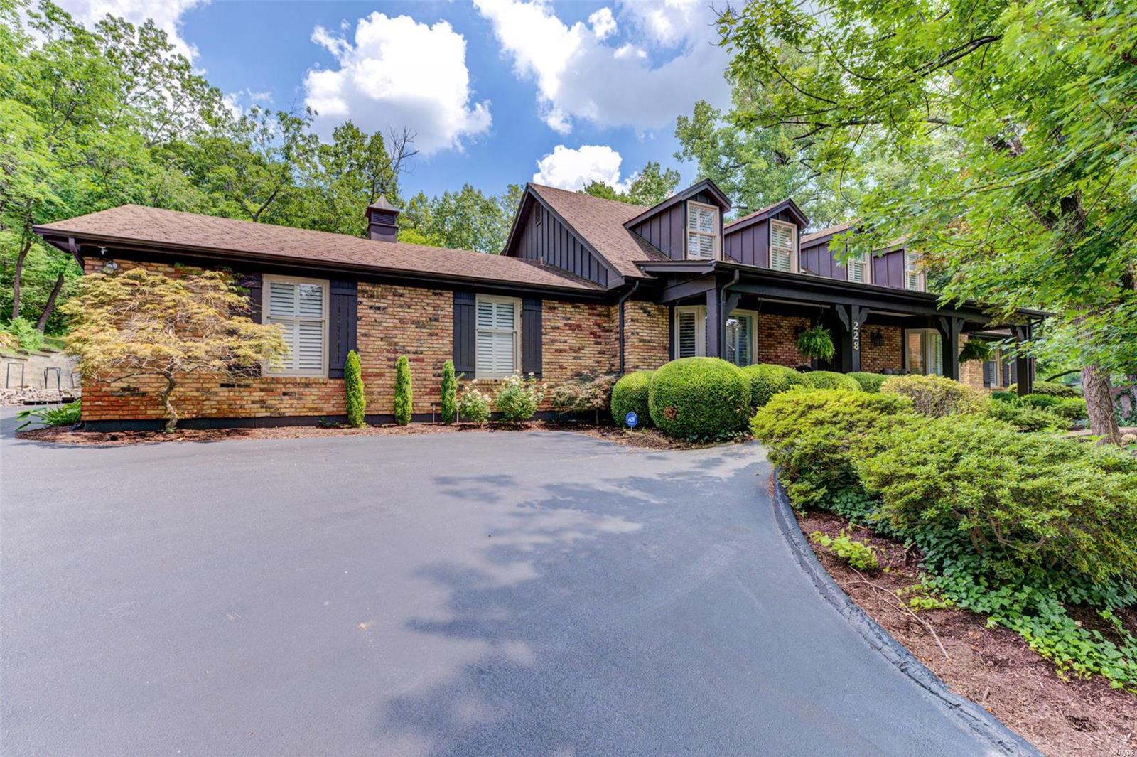 Ladue Downs - Residential