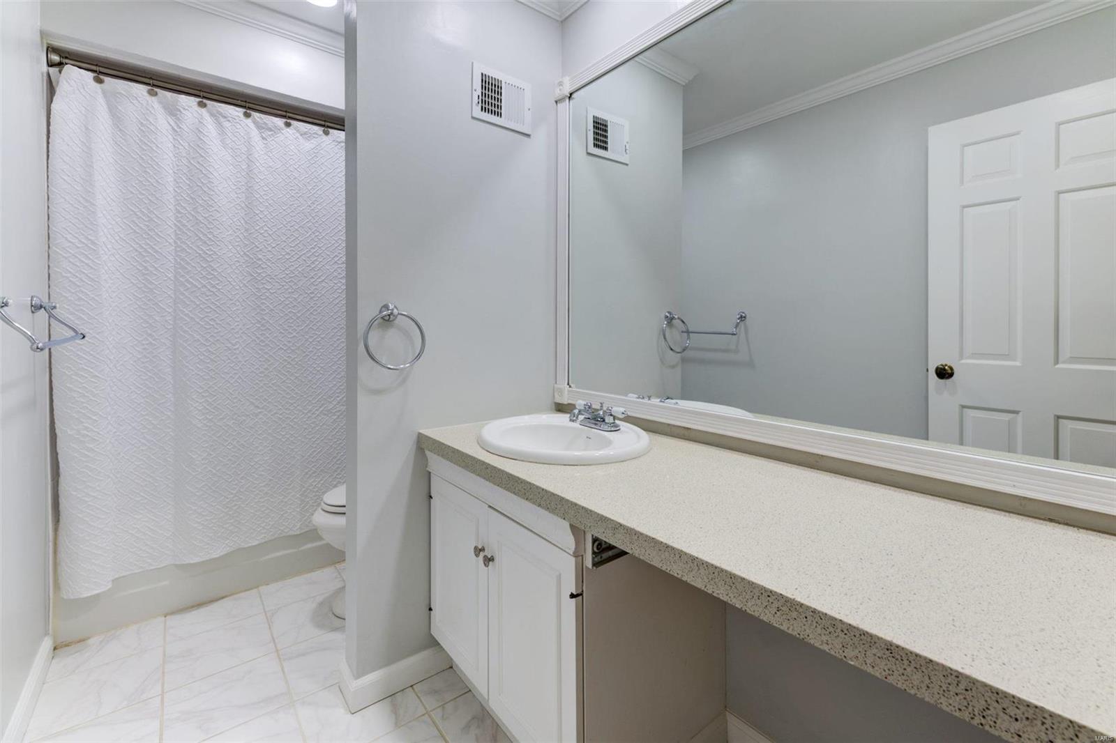 Ladue Downs - Residential