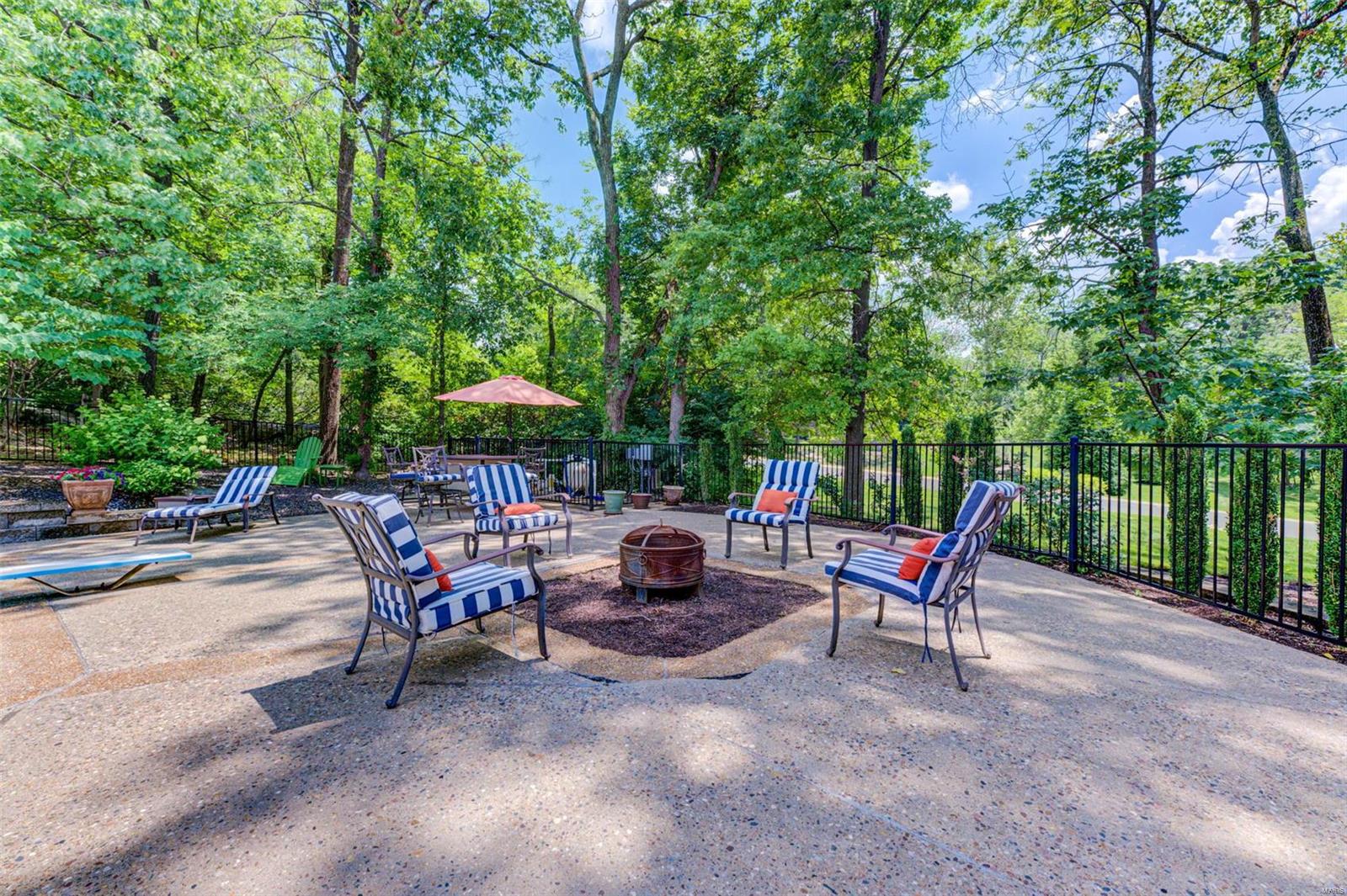 Ladue Downs - Residential