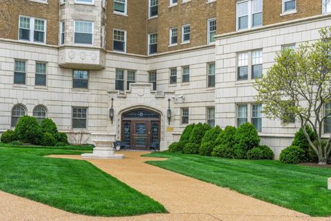 625 S Skinker Boulevard 701 St Louis MO 63105
