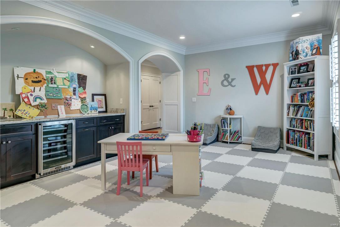 Town & Country Manor - Residential