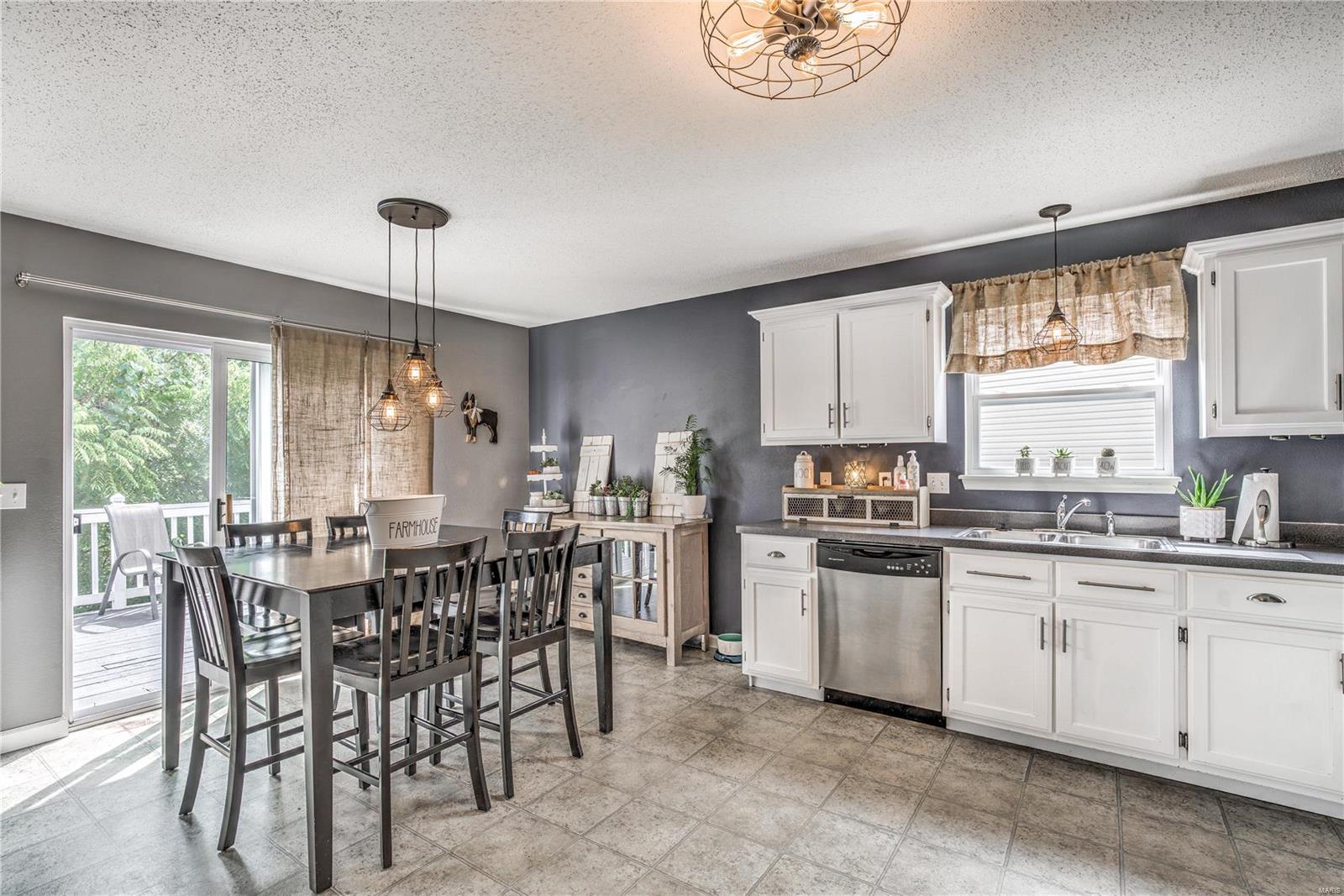 Bluffs/Romaine 02 - Residential