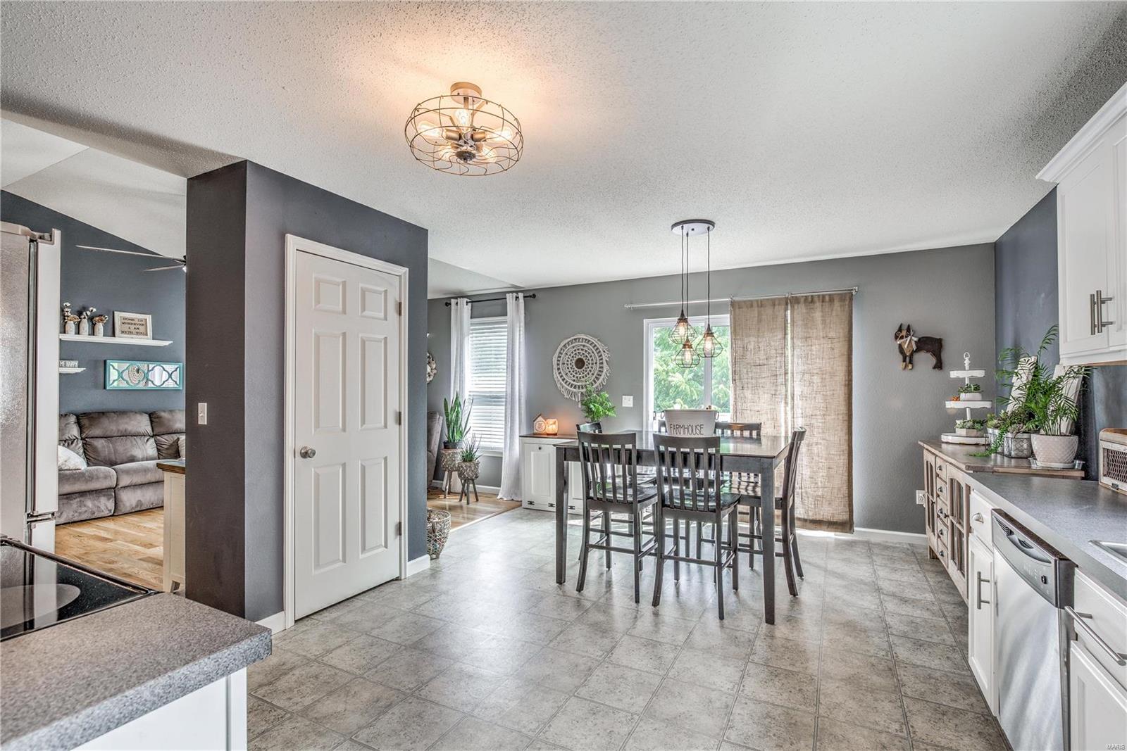 Bluffs/Romaine 02 - Residential