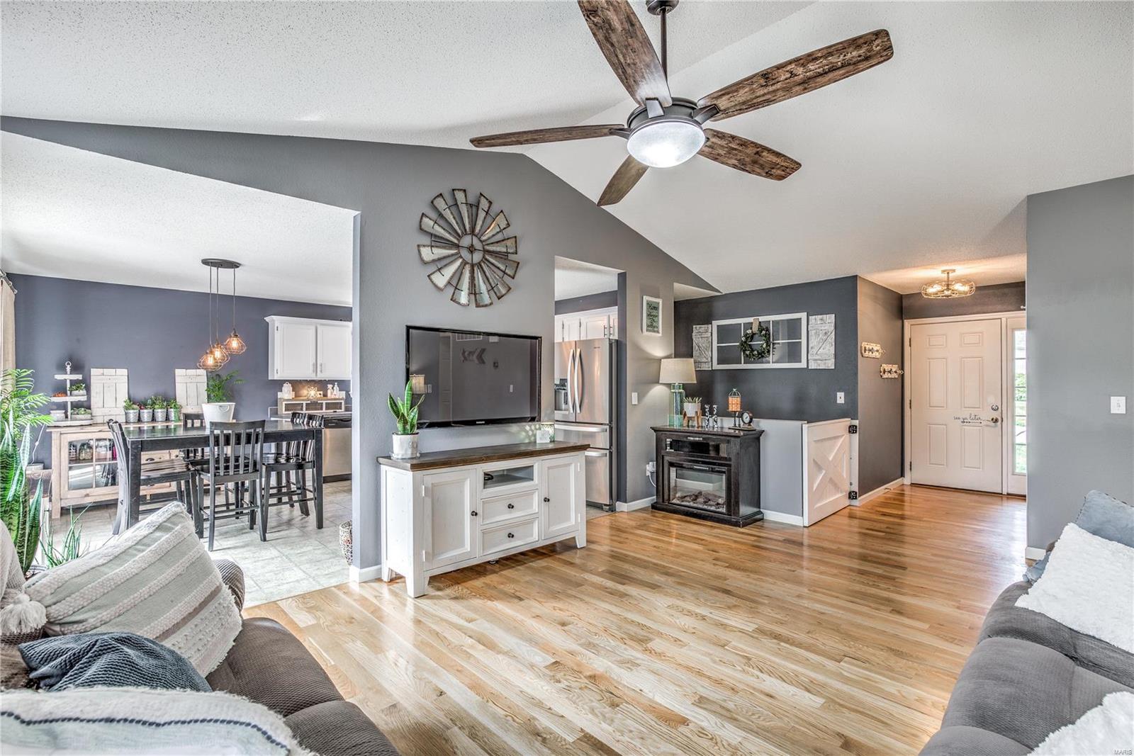 Bluffs/Romaine 02 - Residential