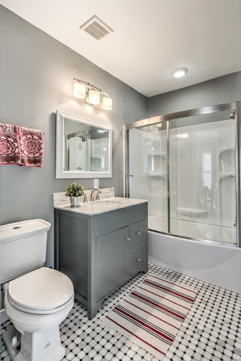 Lafayette Square - Benton Place - Residential