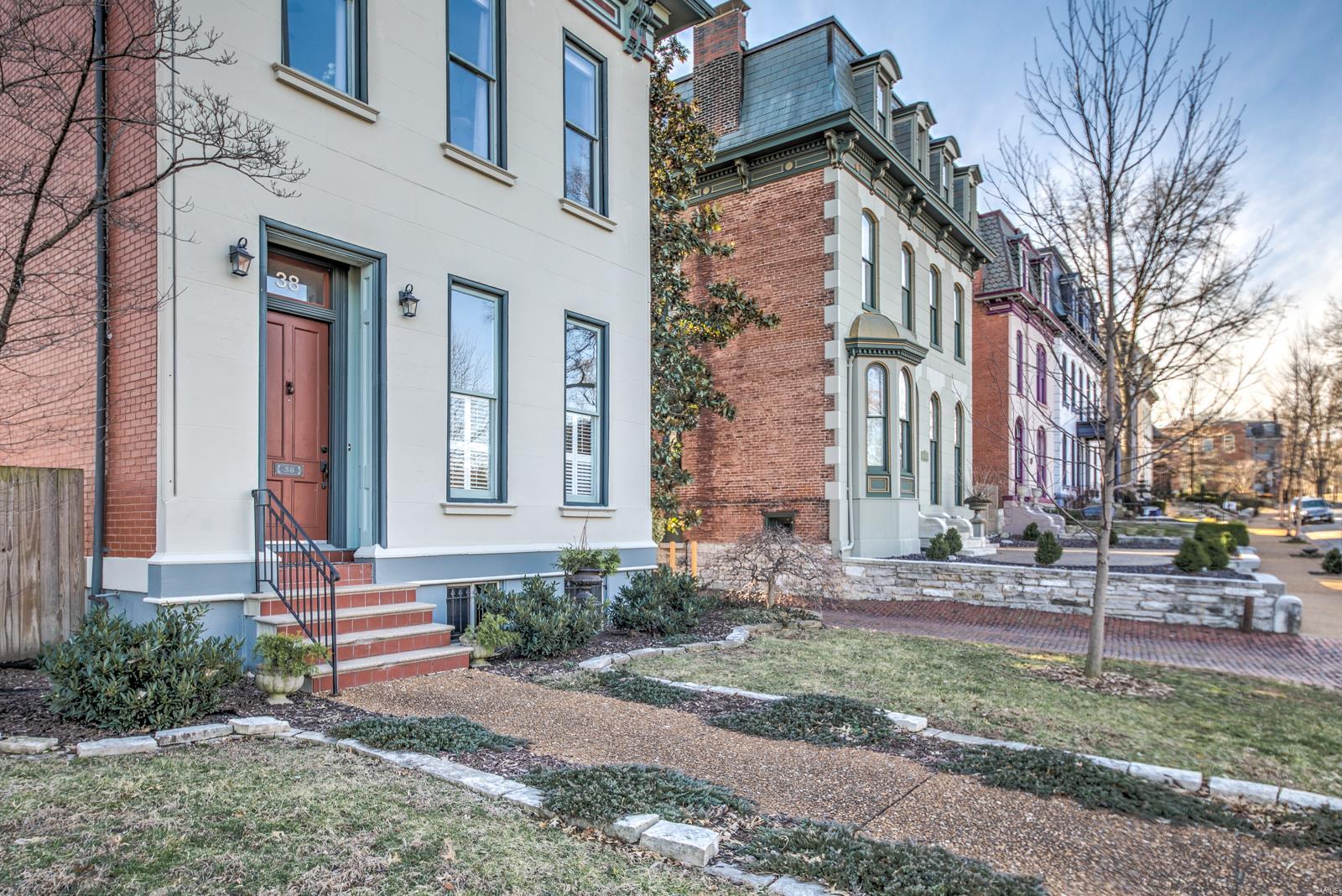 Lafayette Square - Benton Place - Residential