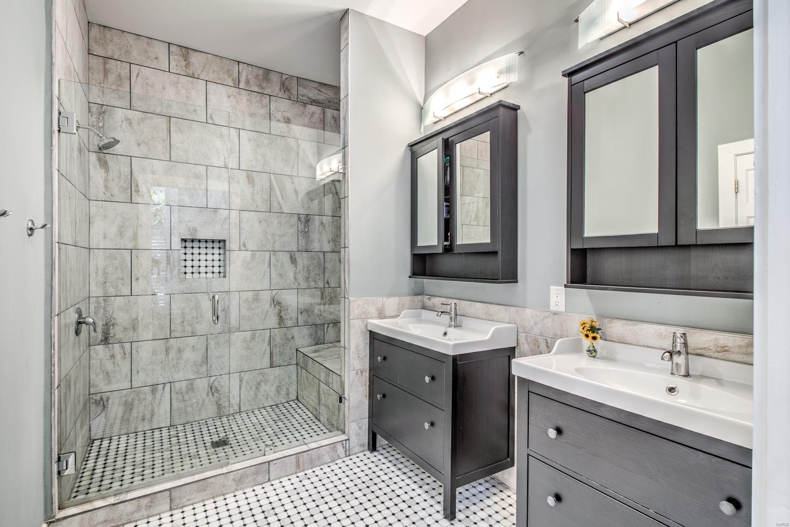 Lafayette Square - Benton Place - Residential