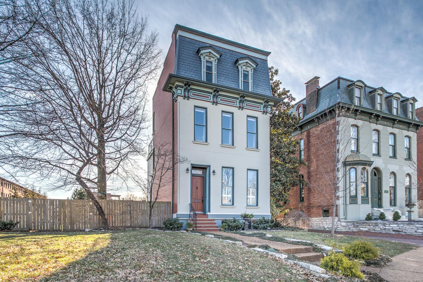 Lafayette Square - Benton Place - Residential