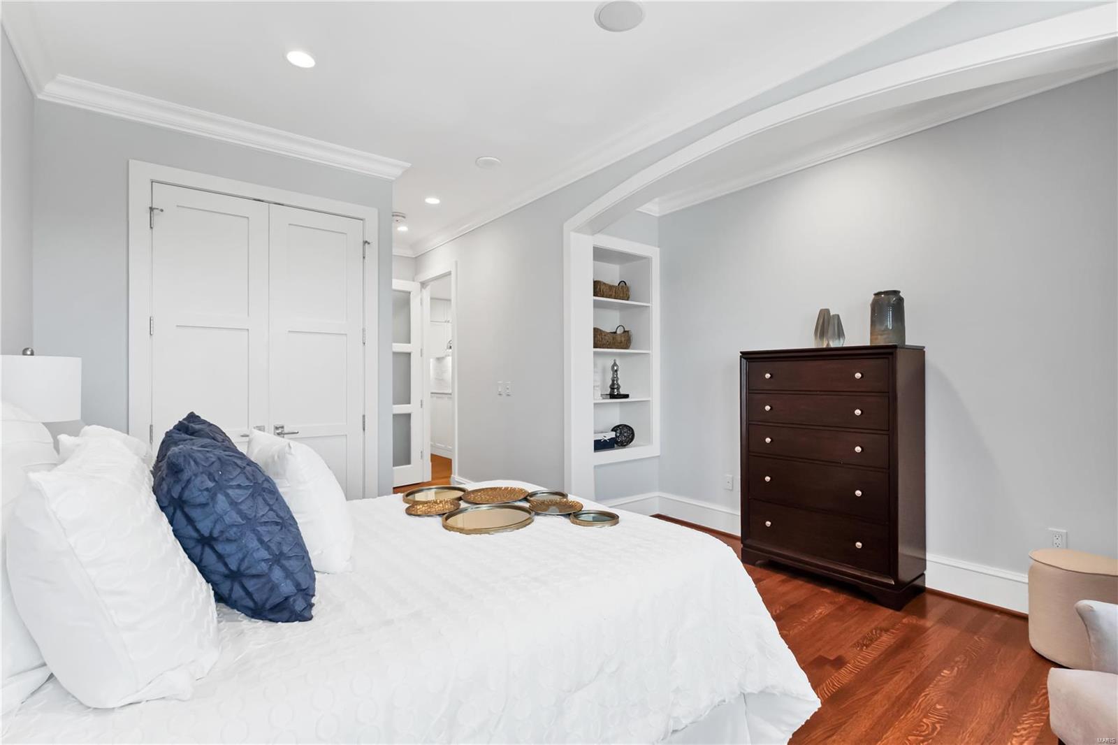 Plaza In Clayton A Condo The - Residential