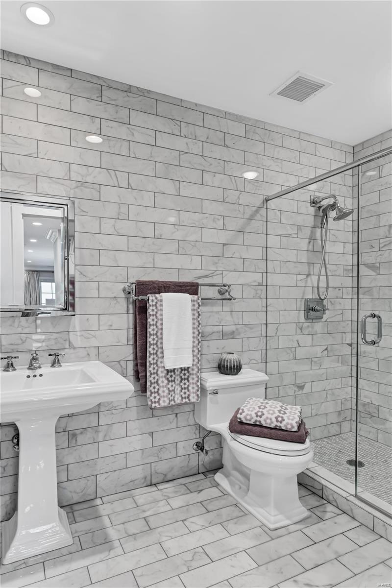 Plaza In Clayton A Condo The - Residential