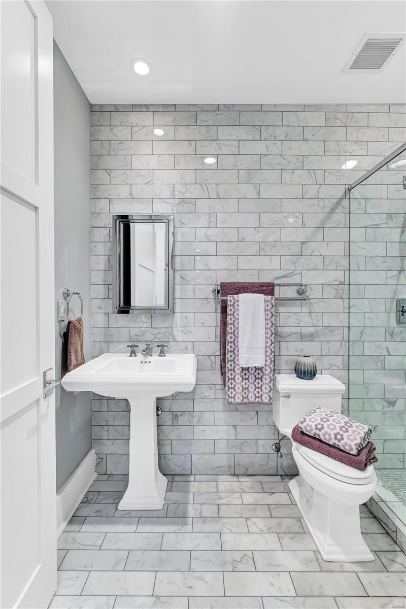 Plaza In Clayton A Condo The - Residential