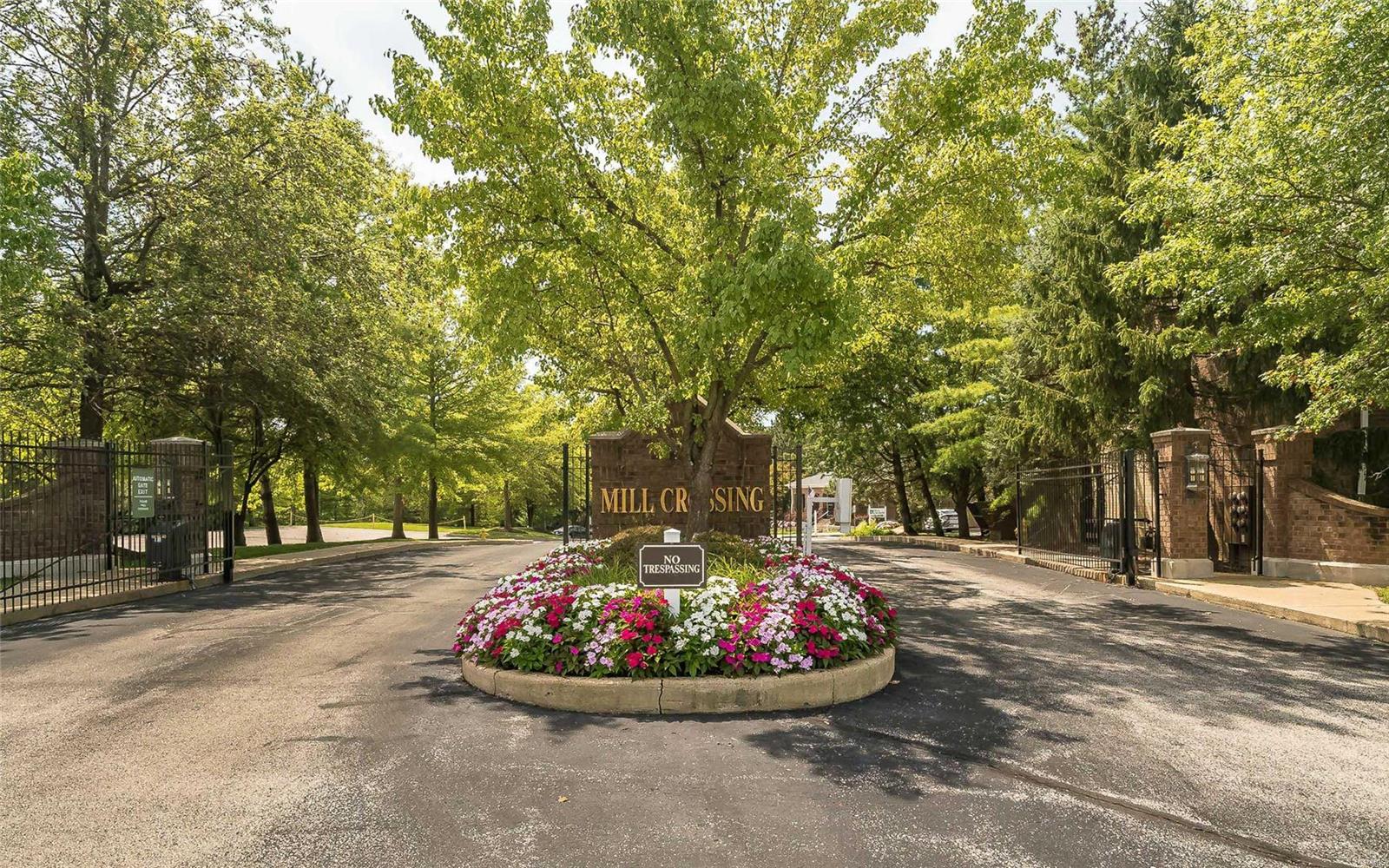 Photo 1 of 42 — 13101 Mill Crossing Court 202, Creve Coeur, MO 63141