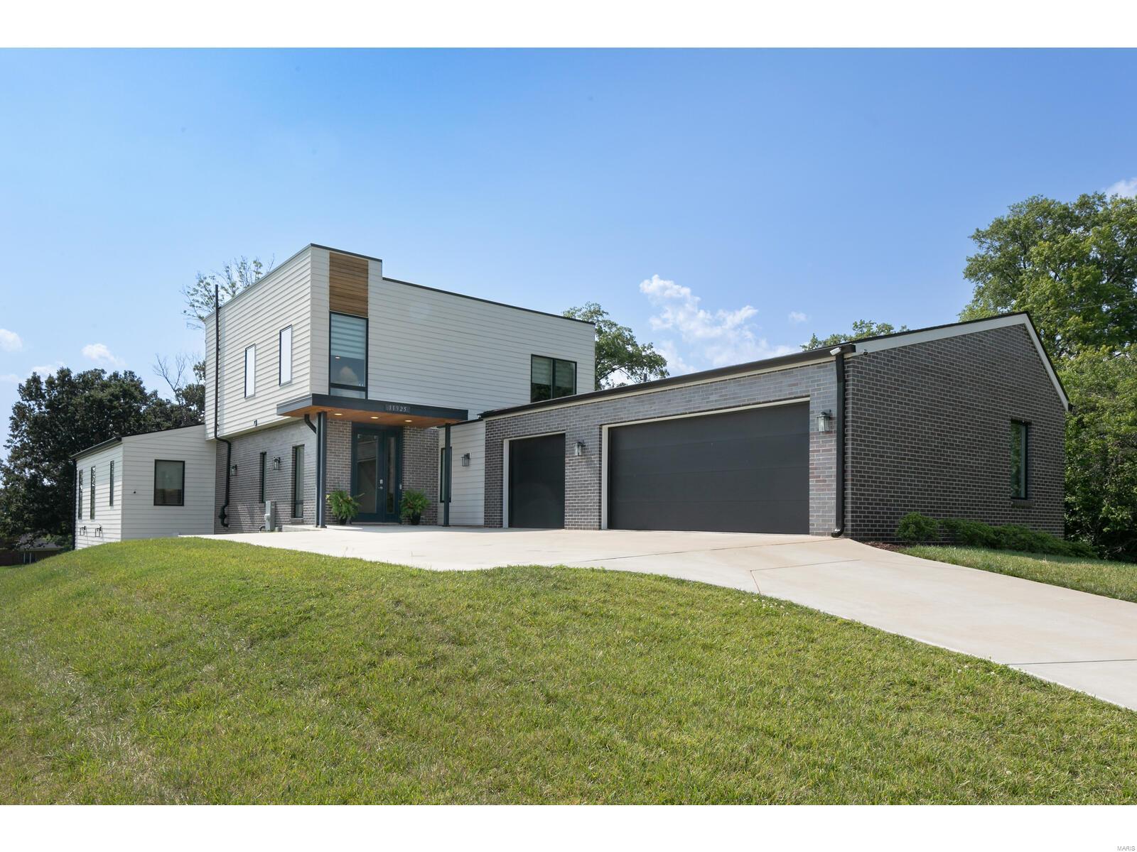 Santino Court - Residential