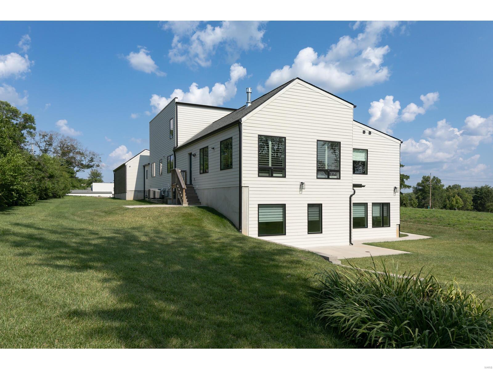 Santino Court - Residential