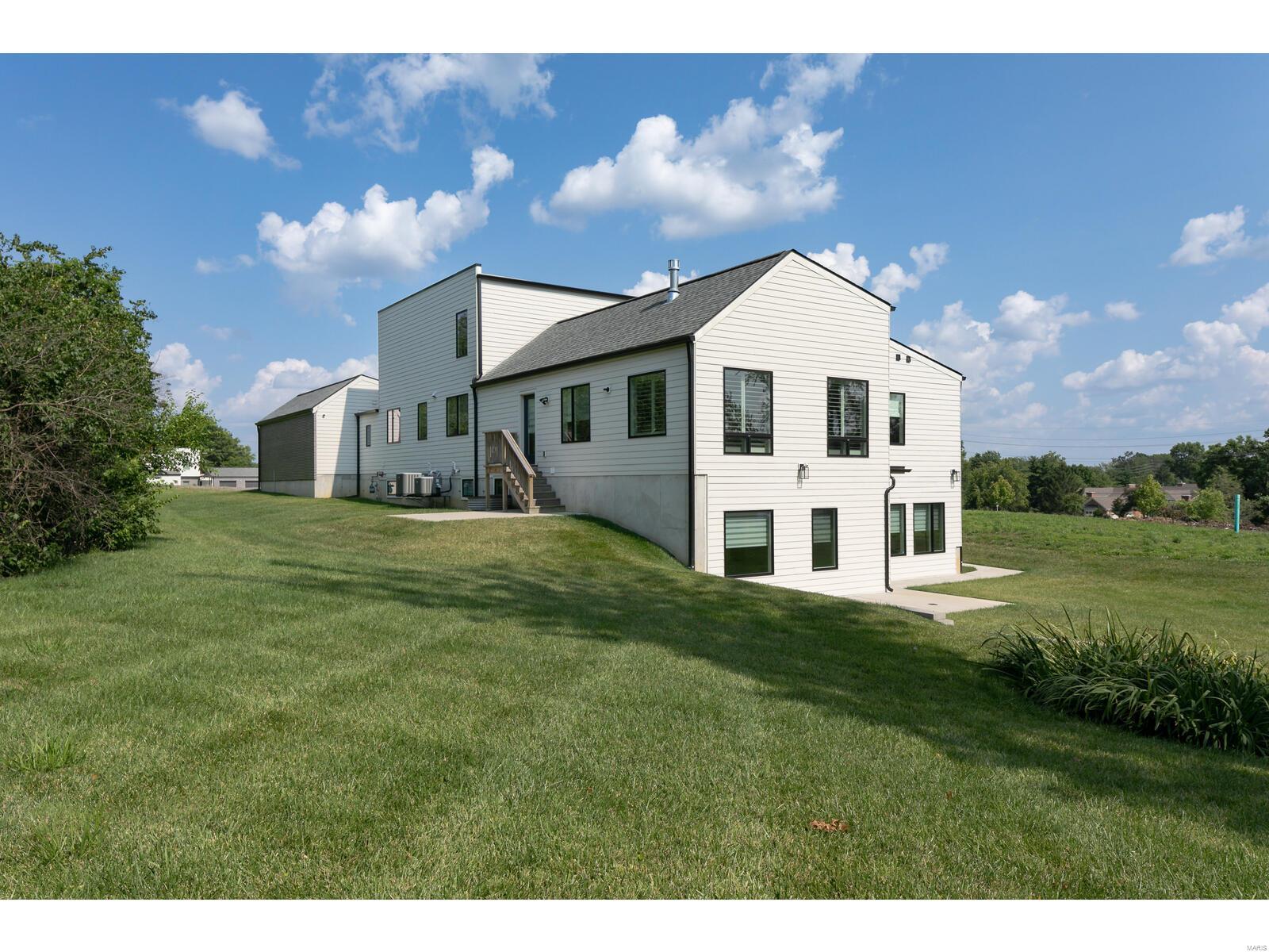 Santino Court - Residential