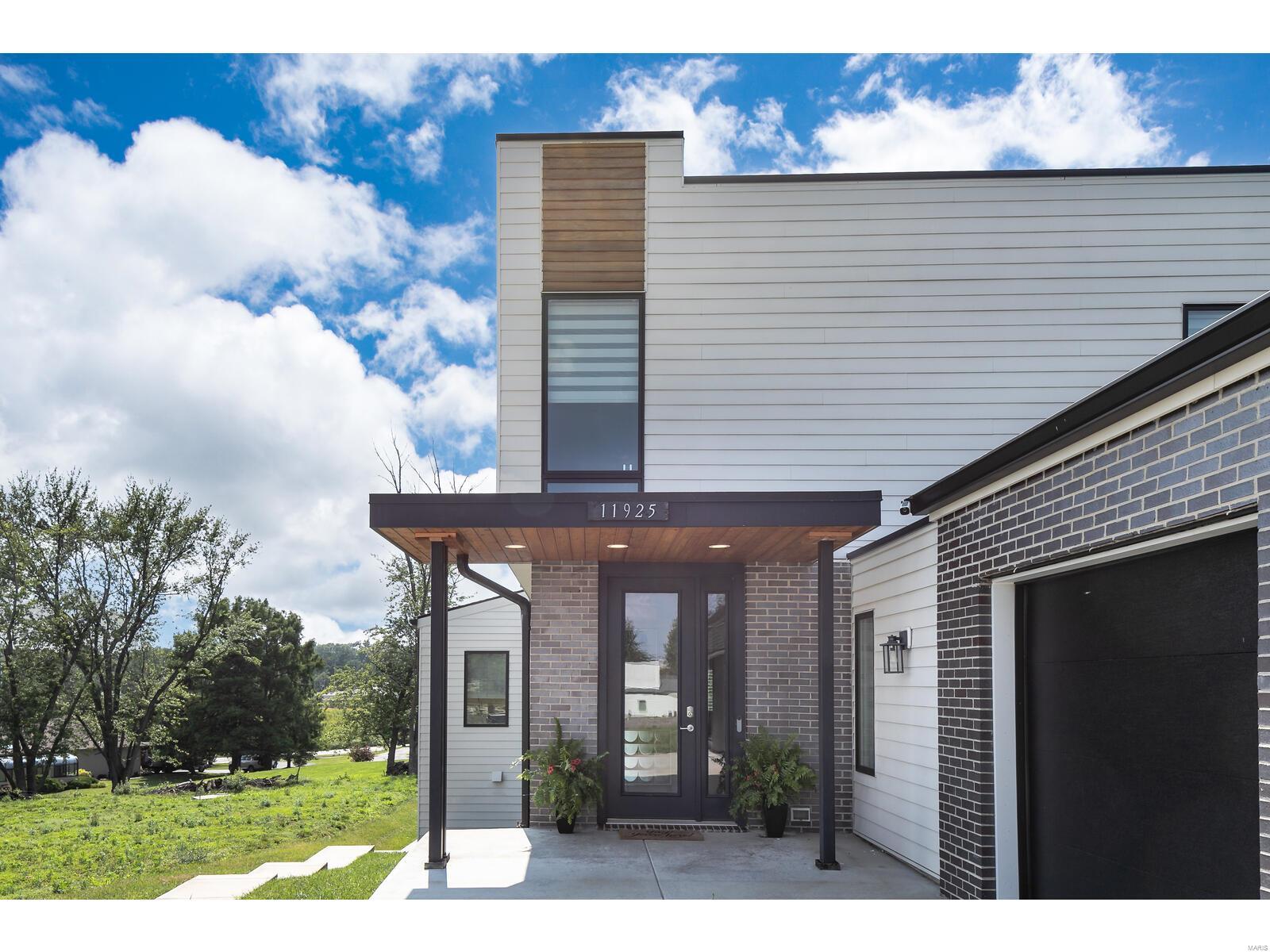 Santino Court - Residential