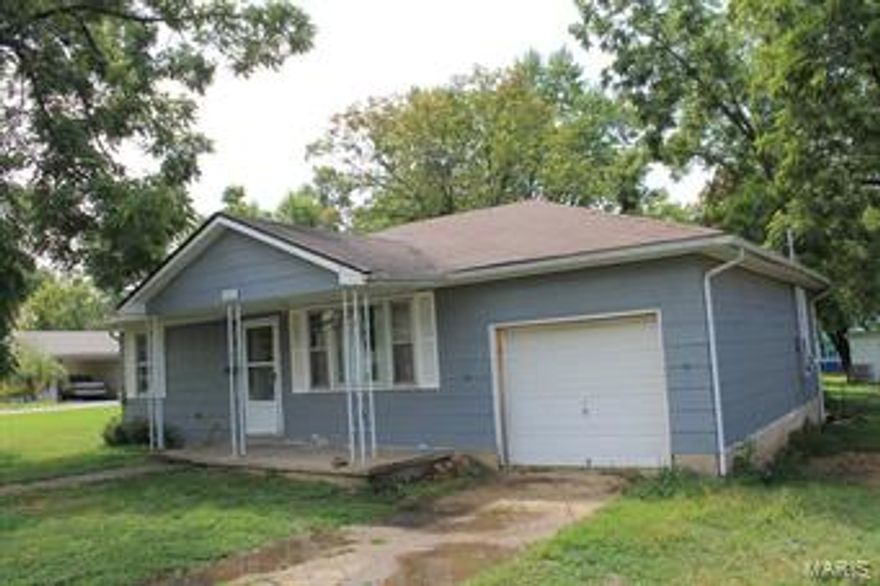 #4159 – 2 bedroom 1 bath home in good neighborhood. This home features good location, nice yard, attached one car garage, solid storage shed in the backyard, open feel layout, and hardwood floors. This would make a great home or investment.