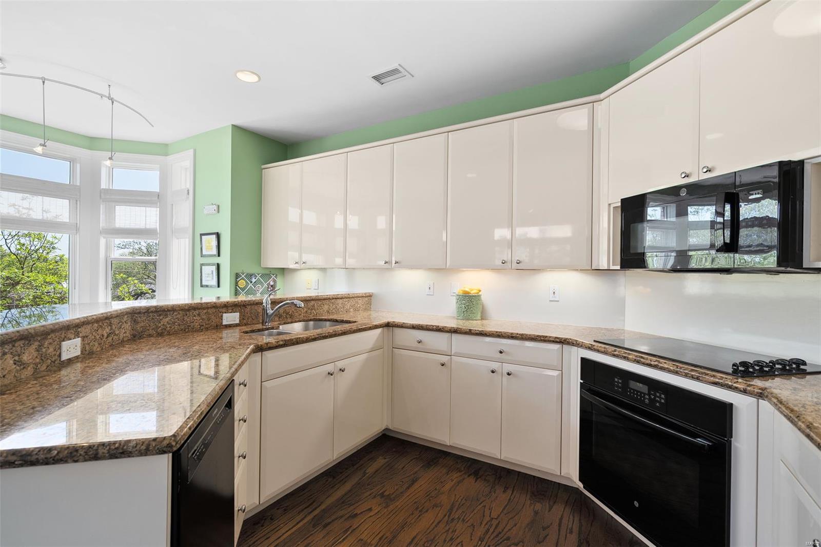 Residence At 800 S Hanley A Condo - Residential