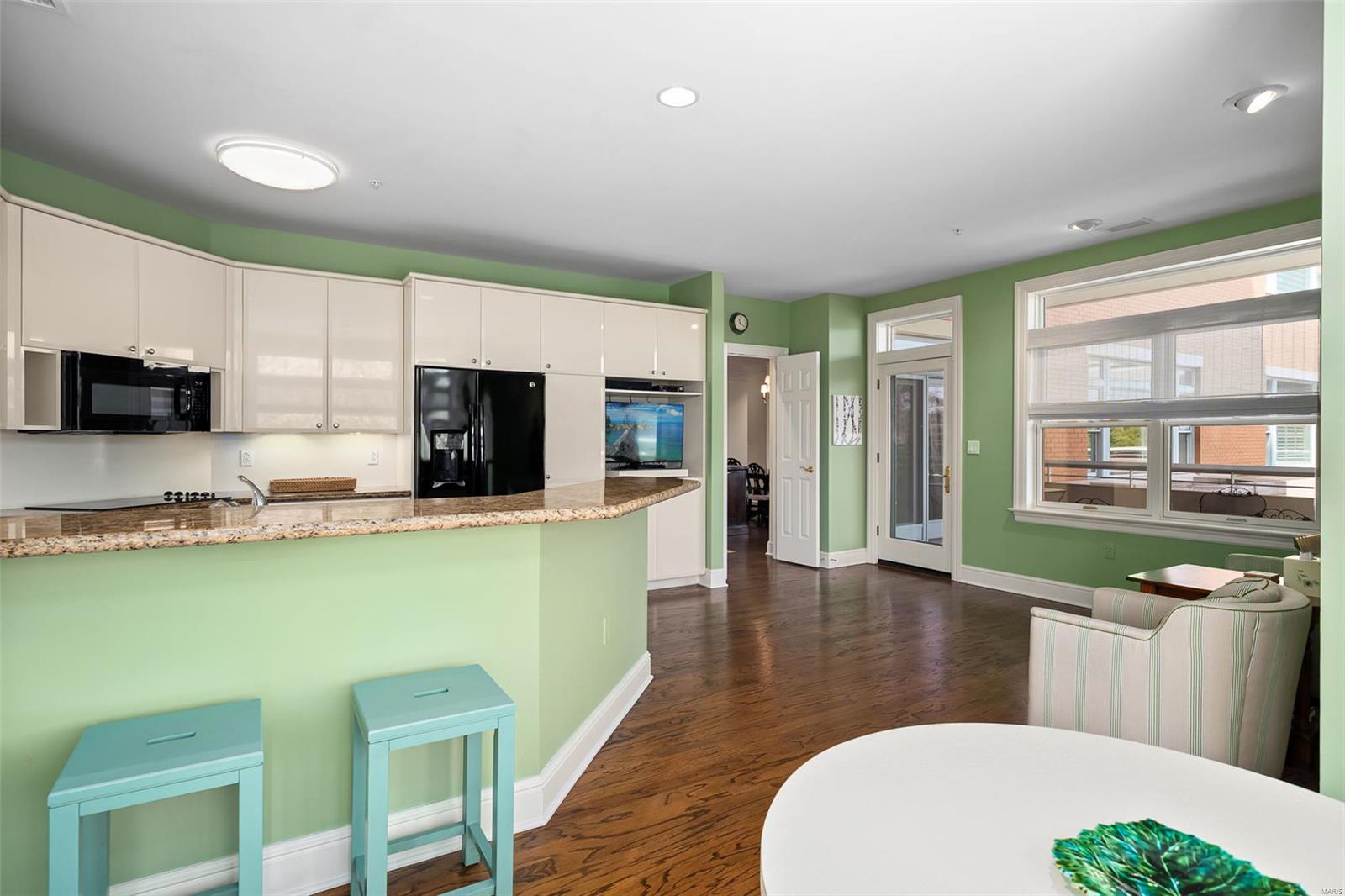 Residence At 800 S Hanley A Condo - Residential