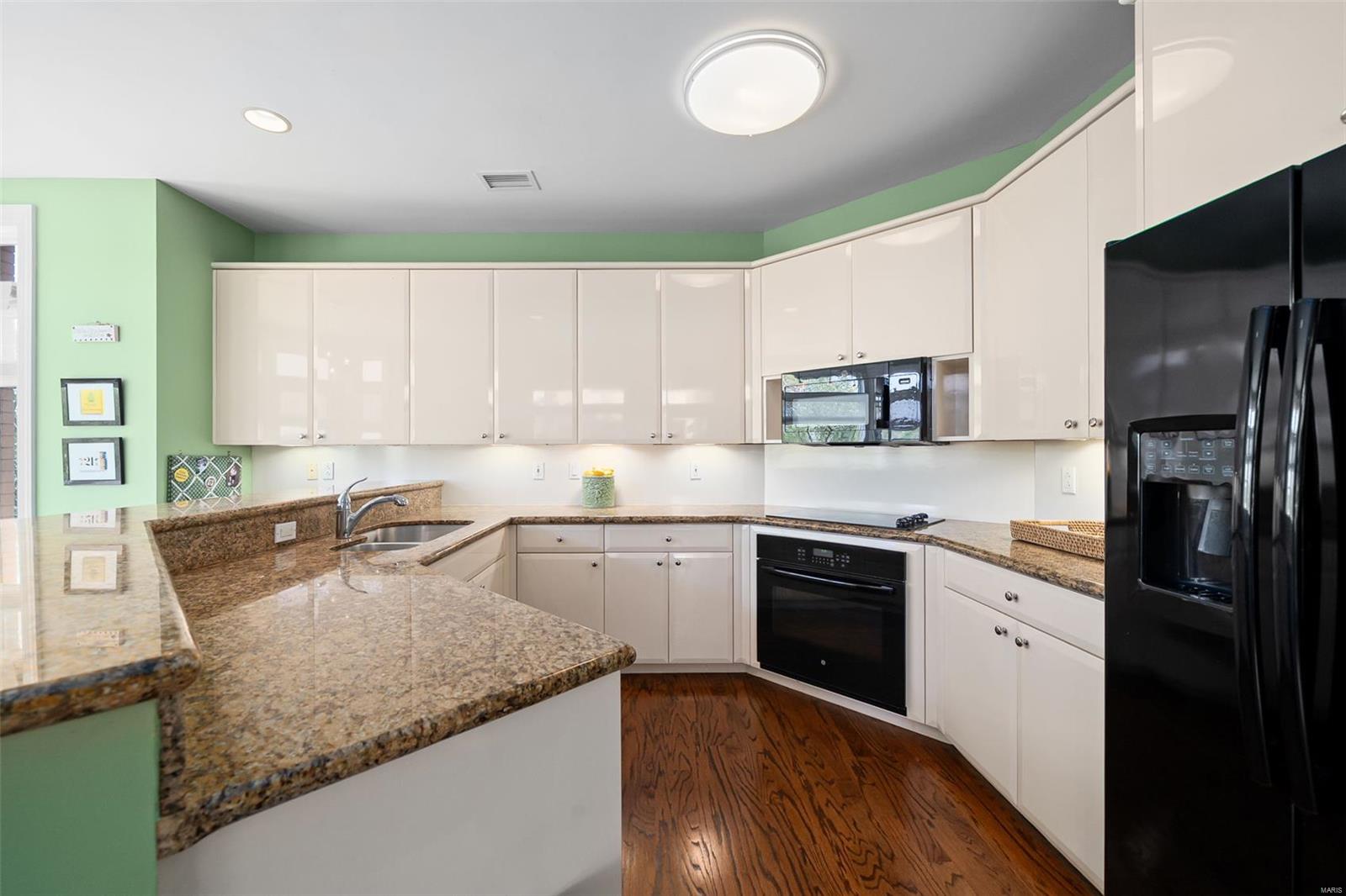 Residence At 800 S Hanley A Condo - Residential