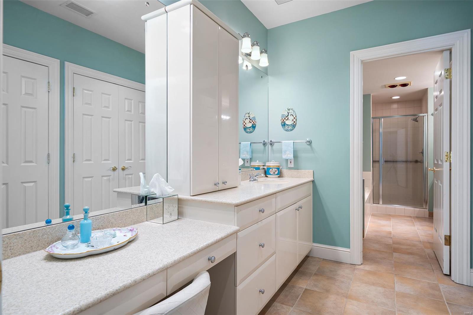 Residence At 800 S Hanley A Condo - Residential