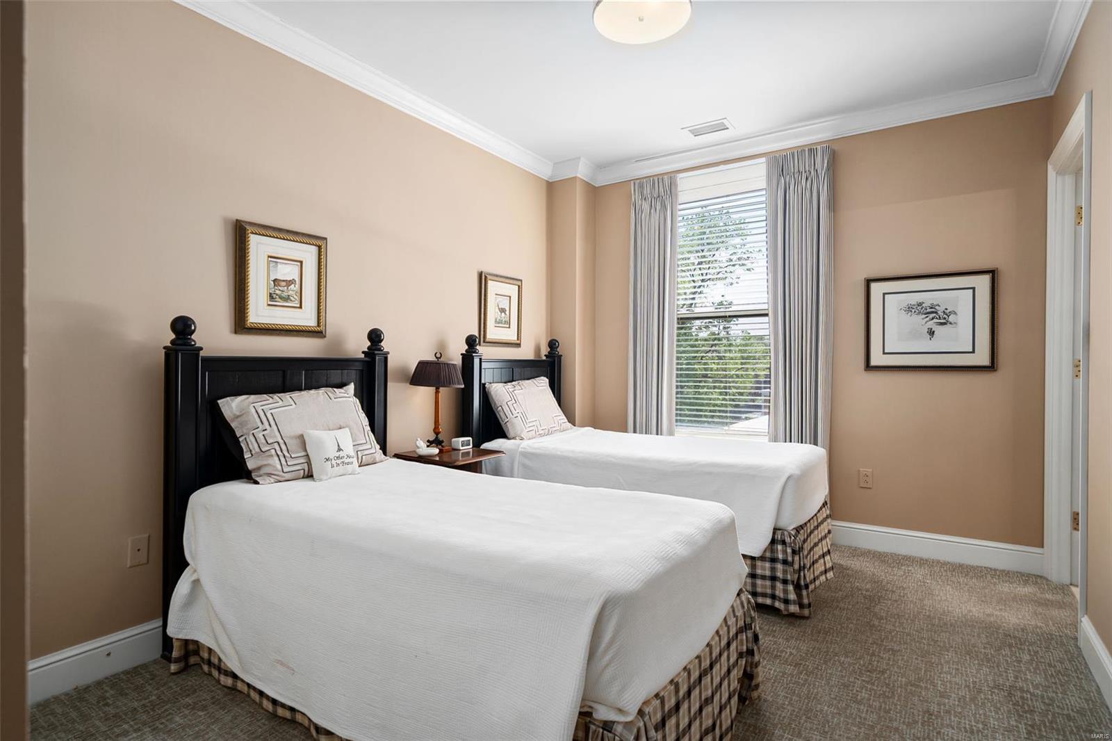 Residence At 800 S Hanley A Condo - Residential