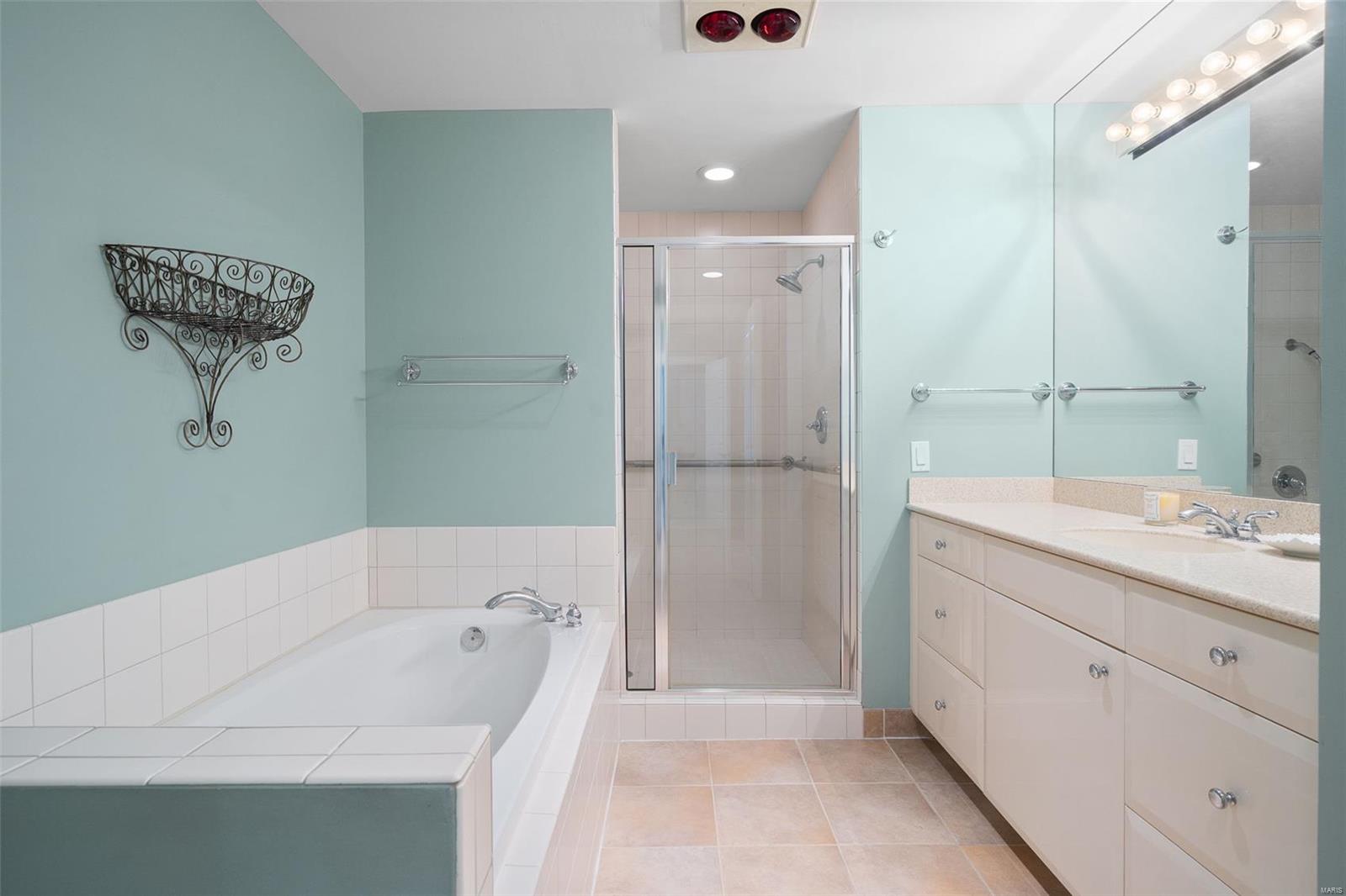 Residence At 800 S Hanley A Condo - Residential